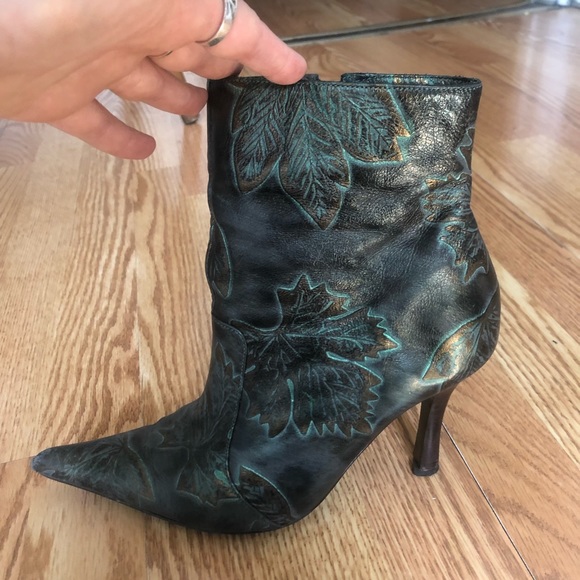 Stiletto Chelsea Boots - Picture 4 of 4